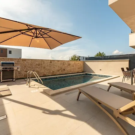 Seaview Sal With Pool, Jacuzzi And Sauna *