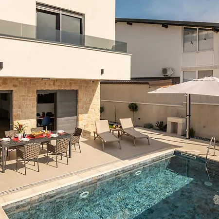 Seaview Sal With Pool, Jacuzzi And Sauna *
