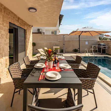 Seaview Sal With Pool, Jacuzzi And Sauna Villa