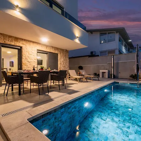 Seaview Sal With Pool, Jacuzzi And Sauna