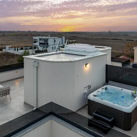 Seaview Sal With Pool, Jacuzzi And Sauna Villa Privlaka (Zadar)