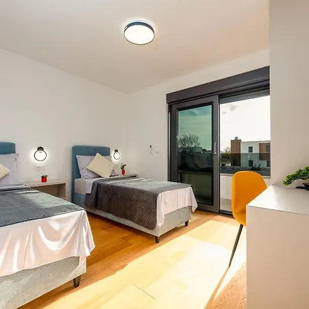 Seaview Sal With Pool, Jacuzzi And Sauna