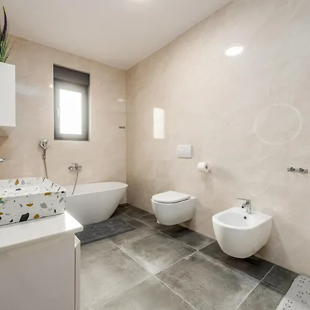 Seaview Sal With Pool, Jacuzzi And Sauna Villa