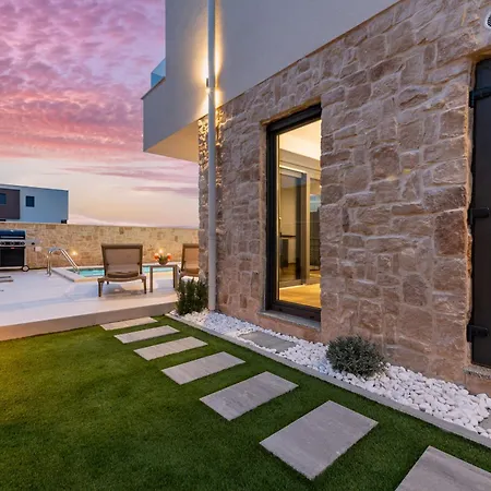 Villa Seaview Sal With Pool, Jacuzzi And Sauna